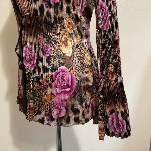 True Rock Floral Pleated Bell Sleeves Top M - Picture 5 of 5